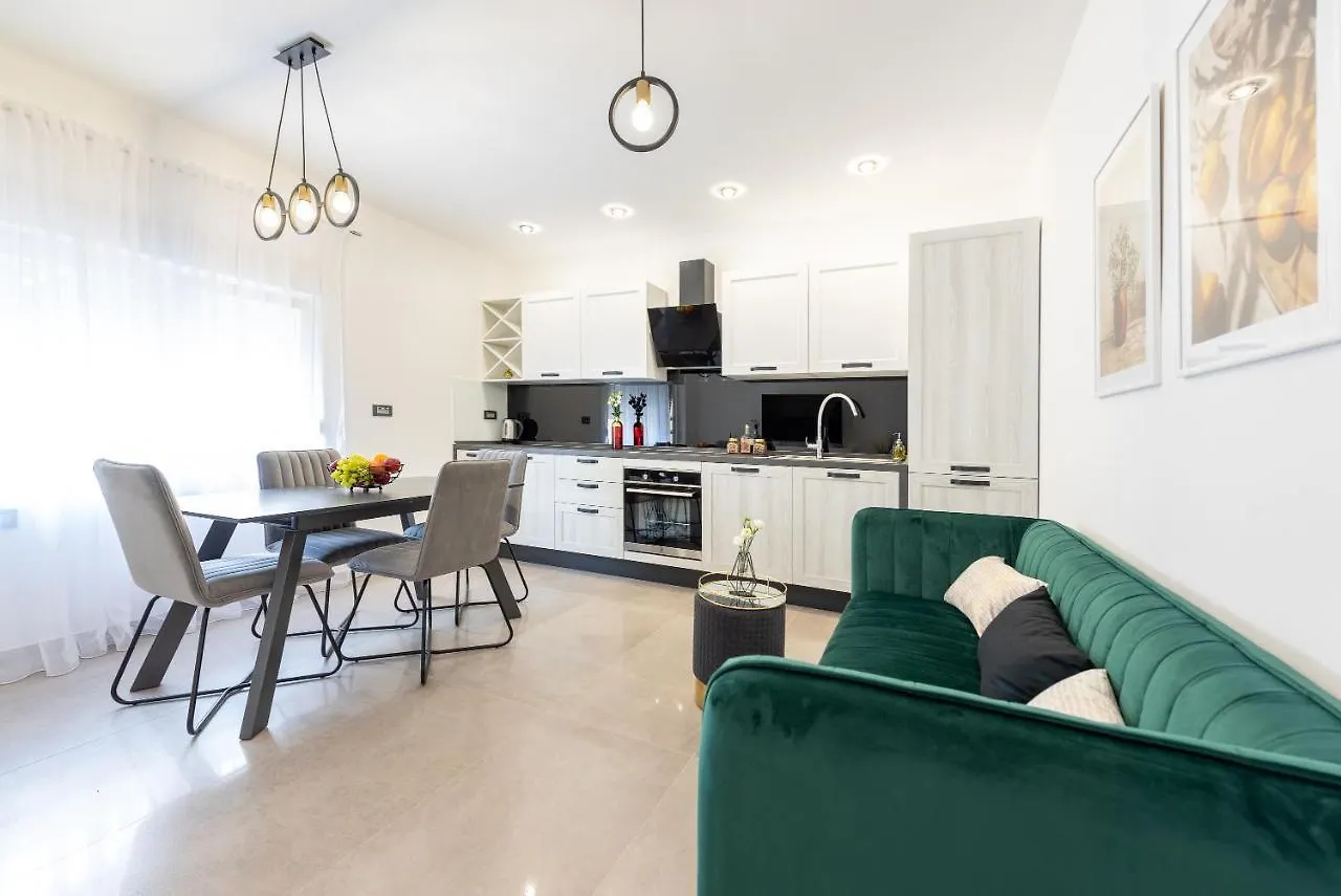 Elegant, Cozy Apartment Near Split Kastela