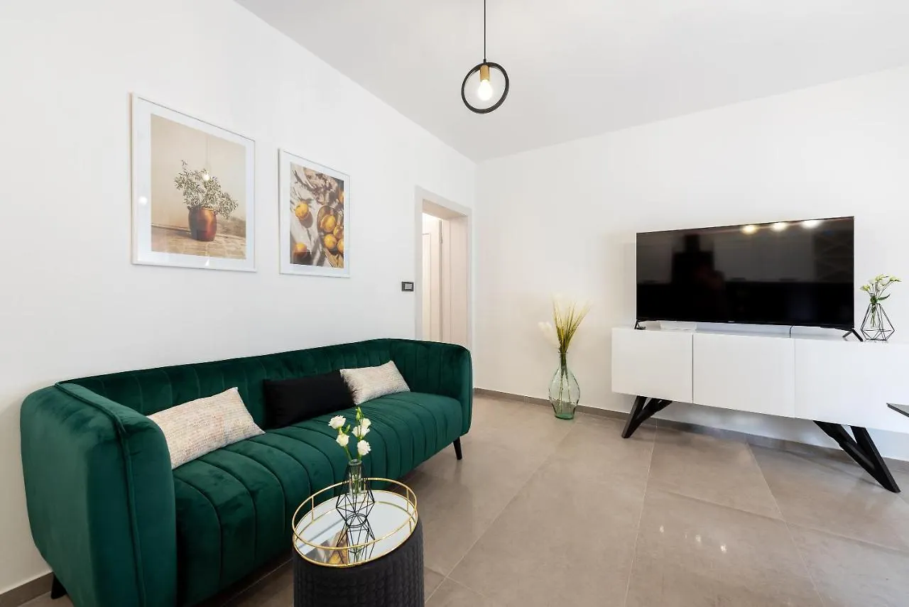 Elegant, Cozy Apartment Near Split Kastela