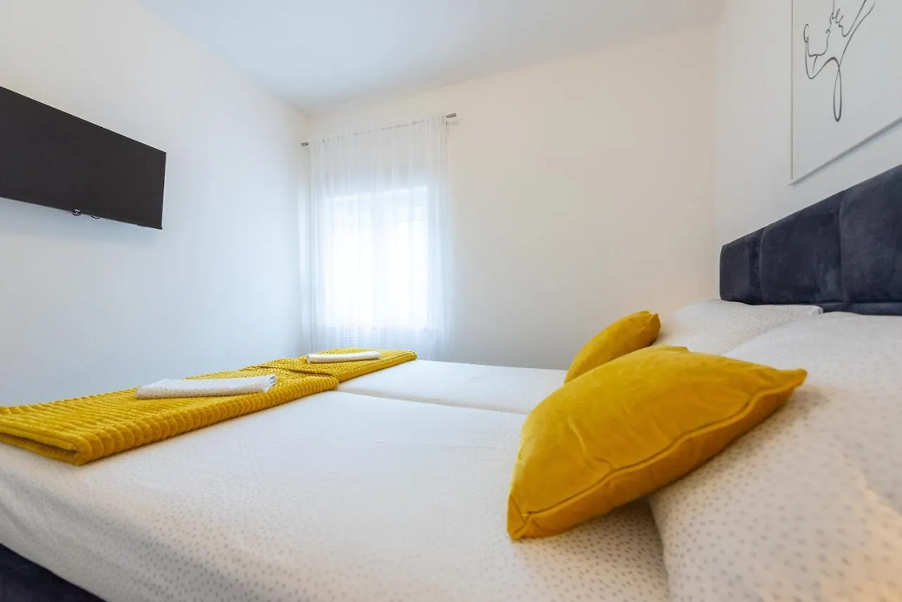 Elegant, Cozy Apartment Near Split Kastela
