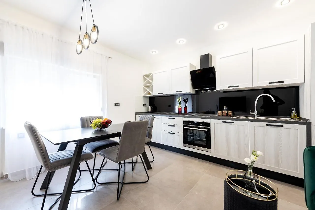 Elegant, Cozy Apartment Near Split Kastela Hırvatistan